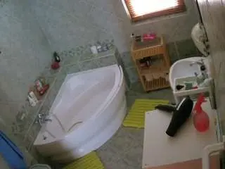 Camsoda Live Sex Cam of voyeurcam-julmodels-bath-1st-2