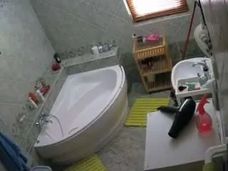 Camsoda Watch Live Sex Cams of voyeurcam-julmodels-bath-1st-2