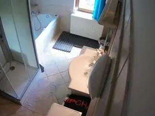 Camsoda Private Sex Chat of voyeurcam-julmodels-bath-2nd-2