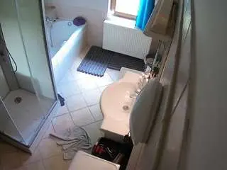 Camsoda Free Porn Cam of voyeurcam-julmodels-bath-2nd-2