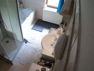 Camsoda Best Webcam of voyeurcam-julmodels-bath-2nd-2