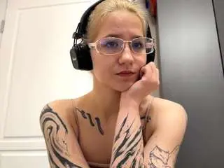 Camsoda Free Live Porn of emabraatz