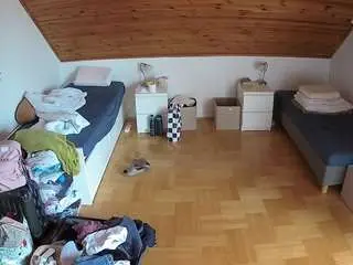 Camsoda Best Webcam of voyeurcam-julmodels-greybed-3
