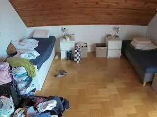 Camsoda Adult Webcams of voyeurcam-julmodels-greybed-3