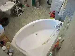 Camsoda Live Sex Cam of voyeurcam-julmodels-bath-1st-1