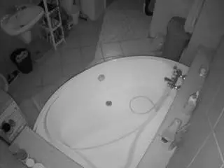 Camsoda Adult Webcam of voyeurcam-julmodels-bath-1st-1
