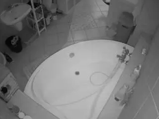 Camsoda Adult Webcams of voyeurcam-julmodels-bath-1st-1