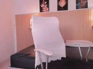 Camsoda Free Live Porn of cloe-adams