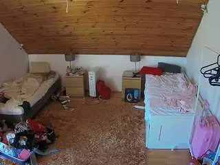 Camsoda Adult Webcams of voyeurcam-julmodels-whitebed-3