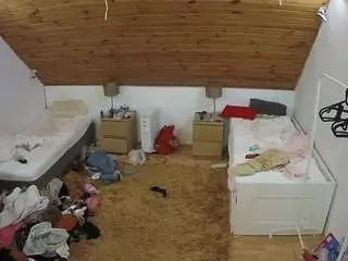 Camsoda Free Live Porn of voyeurcam-julmodels-whitebed-3