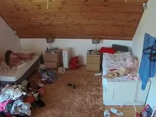 Camsoda Adult Webcams of voyeurcam-julmodels-whitebed-3