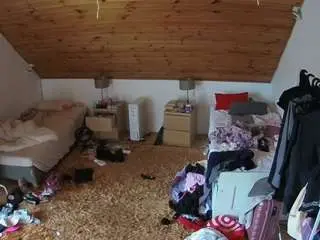Camsoda Sex Chat of voyeurcam-julmodels-whitebed-3