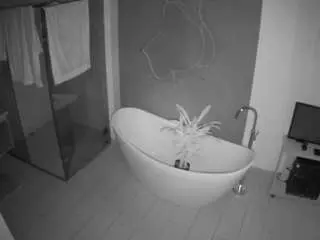 Camsoda Private Sex Chat of voyeurcam-casa-salsa-bathroom-5