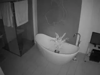 Camsoda Nude Webcam of voyeurcam-casa-salsa-bathroom-5
