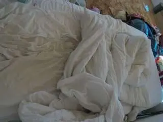 Camsoda Adult Webcams of voyeurcam-julmodels-whitebed-4