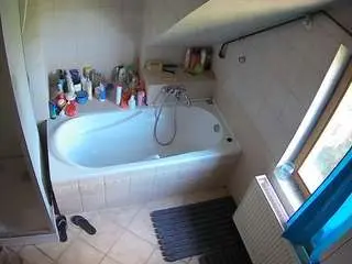 Camsoda Free Live Porn of voyeurcam-julmodels-bath-2nd-1