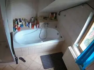 Camsoda Sex Cam of voyeurcam-julmodels-bath-2nd-1