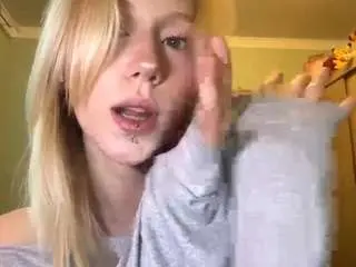 Camsoda Watch Live Sex Cams of melonietrent