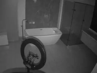 Camsoda Sex Chat of voyeurcam-casa-salsa-bathroom-4