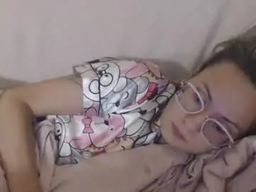 Chaturbate Live Sex Cam of candylady136