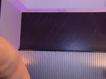 Chaturbate Live Sex Cam of kinsleybrown