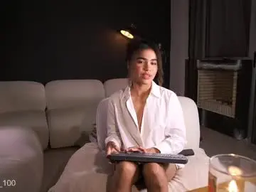 Chaturbate Live Sex of paulacora100