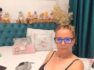 Chaturbate Live Sex Cam of prettyblackeyes