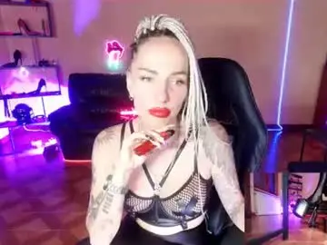 Chaturbate Free Porn Cam of monicamaxwell2