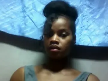 Chaturbate Live Sex Cam of elodie228680