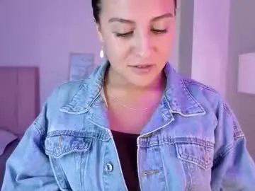 Chaturbate Live Sex Cam of miia_thompson_1
