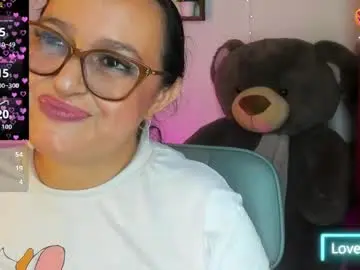 Chaturbate Live Sex Cam of gia_nahomi