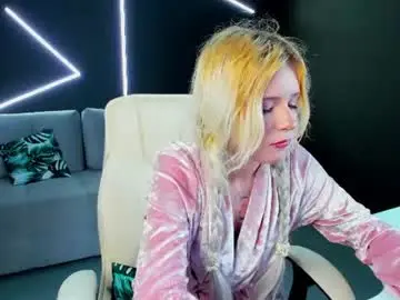 Chaturbate Live Sex Cam of kiki_peach