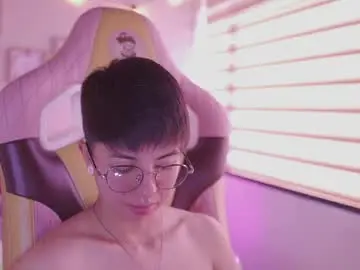 Chaturbate Free Porn Cam of tommy_blue1