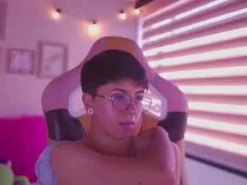 Chaturbate Free Porn Cam of tommy_blue1
