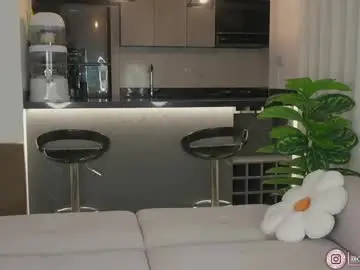 Chaturbate Live Sex Cam of daphne_cooper1