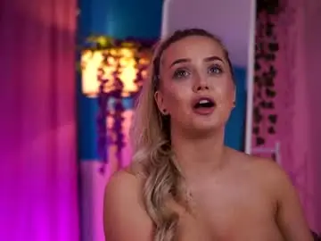 Chaturbate Live Sex Cam of elyssawetxx
