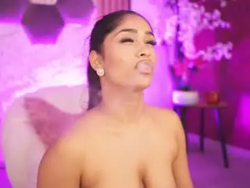 Chaturbate Live Sex Cam of kira_krush