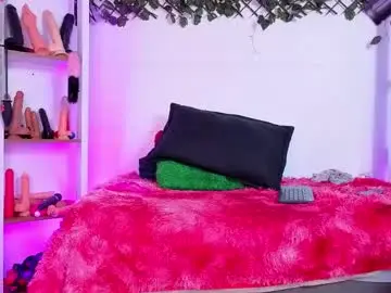 Chaturbate Live Sex Cam of louise_nails