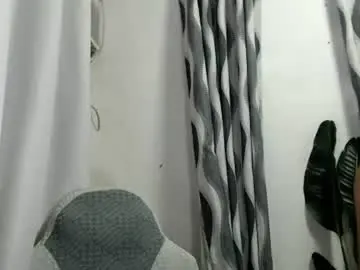 Chaturbate Best live sex cam show of sweetiie_caren