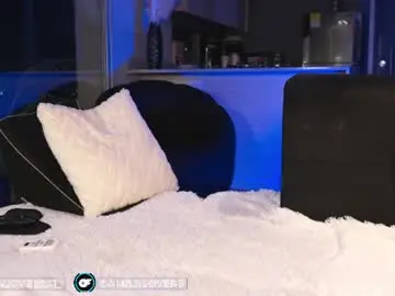 Chaturbate Live Porn of camilalovers01