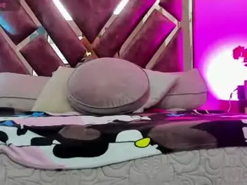 Chaturbate Live Sex Cam of serena_ferraro