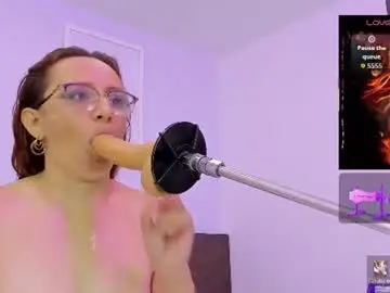 Chaturbate Sex Cam of issys_milf
