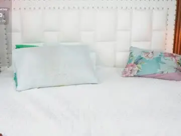 Chaturbate Live Sex of hornybarelylegalgirl