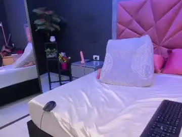 Chaturbate Sex Chat of mia_milff