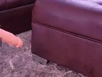 Chaturbate Live Sex Cam of lara_giraldo