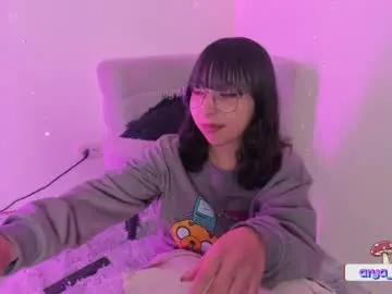 Chaturbate Live Sex Cam of arya_line