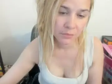 Chaturbate Free Porn Cam of artsyandcraftsy_