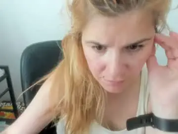 Chaturbate Free Porn Cam of artsyandcraftsy_