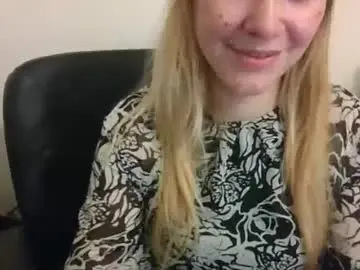 Chaturbate Live Sex Cam of artsyandcraftsy_