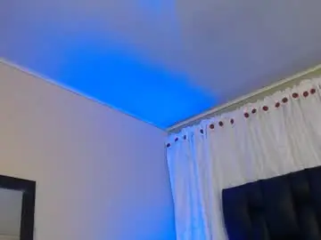 Chaturbate Live Sex Cam of bella_lr
